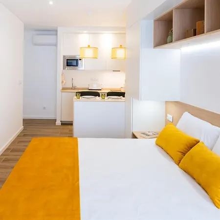 Azores Cozy Suite, Romantic, Free Parking * Понта-Делгада