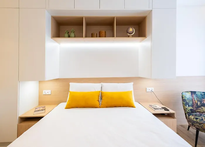 Azores Cozy Suite, Romantic, Free Parking * Понта-Делгада